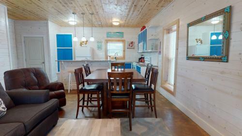 Villa Tc503 Townhome Located In Town, Close To Beach, Shared Pool, Pet Friendly