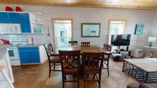 Villa Tc503 Townhome Located In Town, Close To Beach, Shared Pool, Pet Friendly