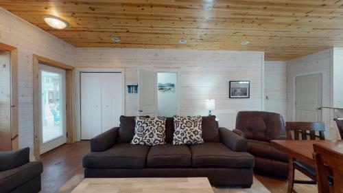 Villa Tc503 Townhome Located In Town, Close To Beach, Shared Pool, Pet Friendly