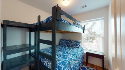 Villa Tc503 Townhome Located In Town, Close To Beach, Shared Pool, Pet Friendly