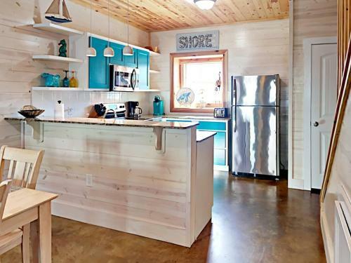 Villa Tc802 Townhome Located In Town, Close To Beach, Shared Pool, Coastal Charm