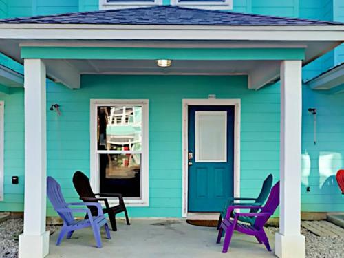 Villa Tc802 Townhome Located In Town, Close To Beach, Shared Pool, Coastal Charm