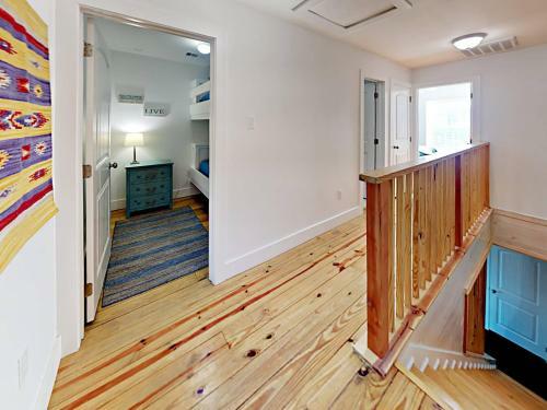 Villa Tc802 Townhome Located In Town, Close To Beach, Shared Pool, Coastal Charm