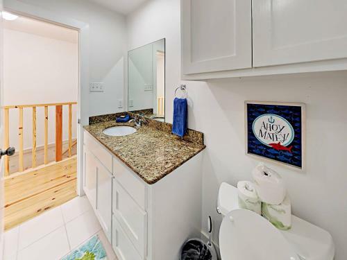 Villa Tc802 Townhome Located In Town, Close To Beach, Shared Pool, Coastal Charm