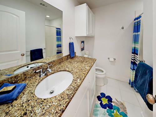 Villa Tc802 Townhome Located In Town, Close To Beach, Shared Pool, Coastal Charm