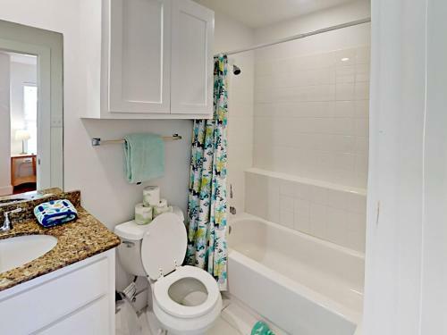 Villa Tc802 Townhome Located In Town, Close To Beach, Shared Pool, Coastal Charm