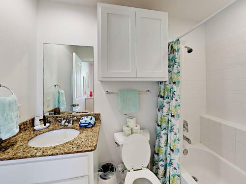 Villa Tc802 Townhome Located In Town, Close To Beach, Shared Pool, Coastal Charm