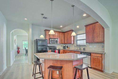 San Antonio Home With Grill, 9 Mi To Seaworld!