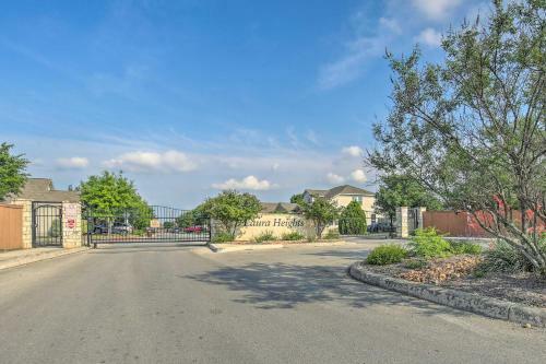 San Antonio Home With Grill, 9 Mi To Seaworld!