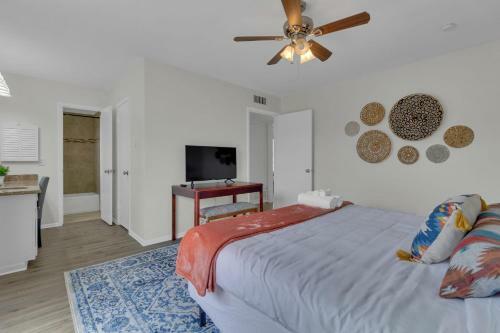Northside Hideaway- Both Units- Mins To Ut Hospital