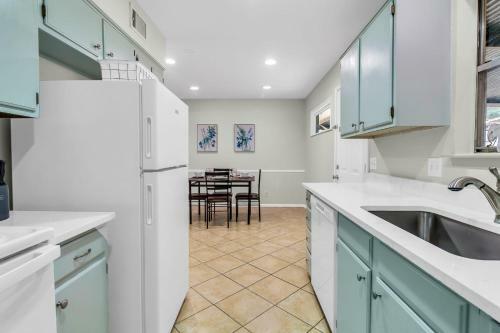 Northside Hideaway- Both Units- Mins To Ut Hospital