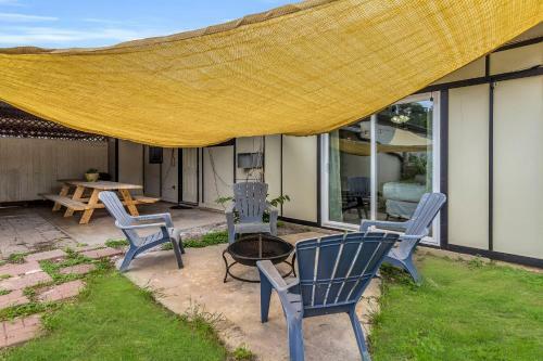 Northside Hideaway- Both Units- Mins To Ut Hospital