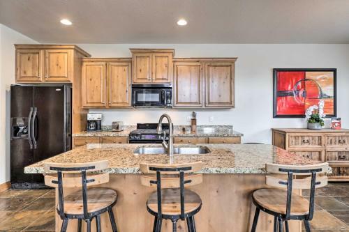 Pet-friendly Adventure Hub, 17 Mi To Slopes!