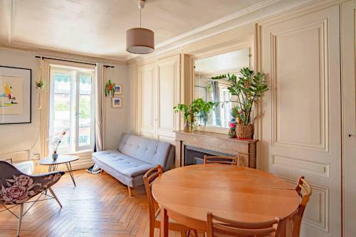 Bright 55 M Apartment With Wifi