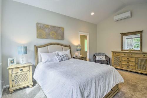 Seaside Property With Fire Pit, Steps To Beach!