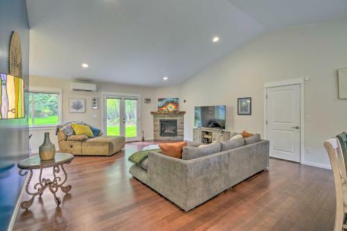 Seaside Property With Fire Pit, Steps To Beach!