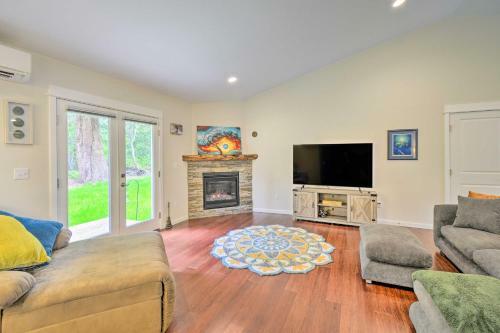 Seaside Property With Fire Pit, Steps To Beach!