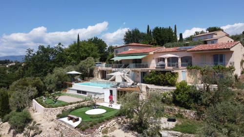 Spacious Villa Just A Stroll Away From Montauroux