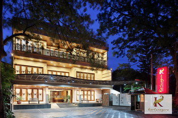 Hostal Kertanegara Premium Guest House
