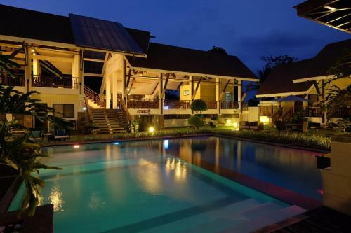 Hotel Dive Thru Resort