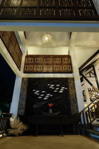 Hotel Dive Thru Resort