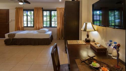 Hotel Oasis Beach And Dive Resort