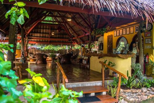 Hotel Oasis Beach And Dive Resort