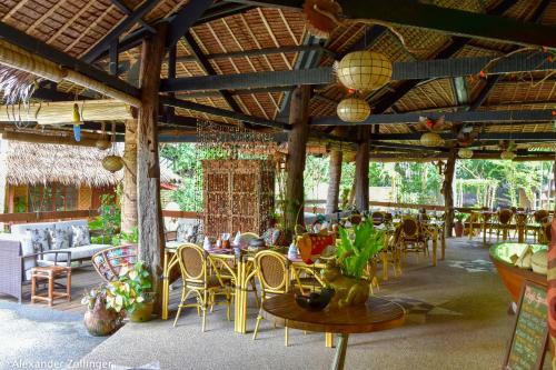 Hotel Oasis Beach And Dive Resort