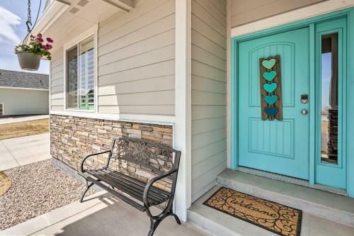 Lovely Cheyenne Home With Fireplace And Grill!