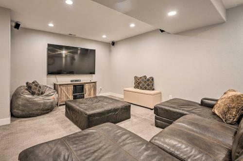 Lovely Cheyenne Home With Fireplace And Grill!