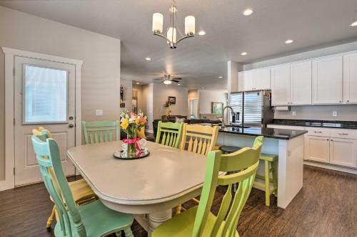 Lovely Cheyenne Home With Fireplace And Grill!
