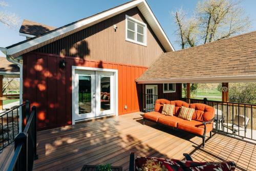 Maverick Log Home Deluxe Retreat