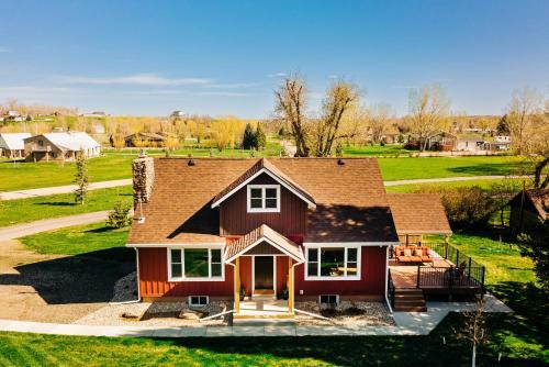 Maverick Log Home Deluxe Retreat