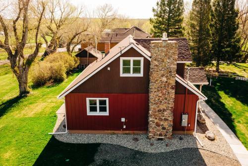 Maverick Log Home Deluxe Retreat