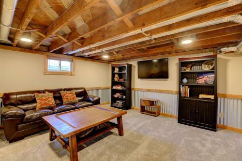 Maverick Log Home Deluxe Retreat