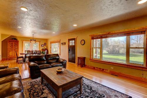 Maverick Log Home Deluxe Retreat
