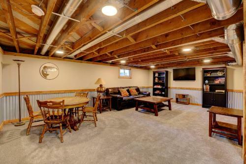Maverick Log Home Deluxe Retreat
