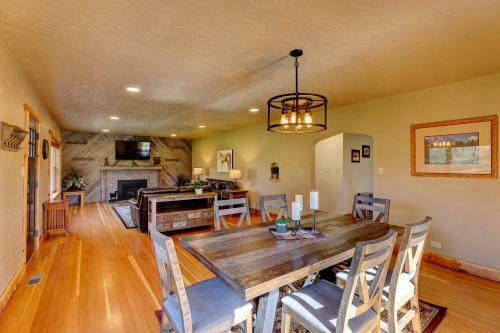 Maverick Log Home Deluxe Retreat