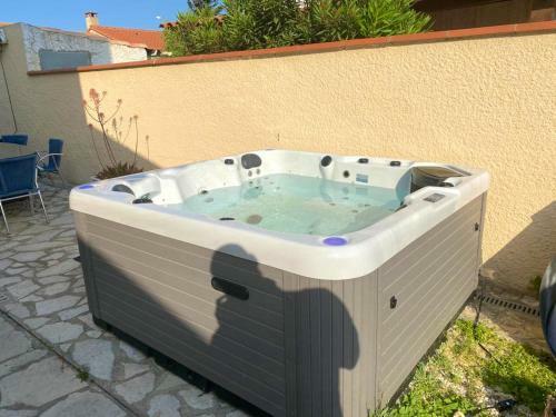 Maison De 4 Chambres Avec Jacuzzi Jardin Clos Et Wifi A Perpignan