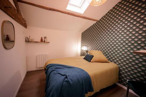 Proche Puydufou - Gite Maison La Rouli�re