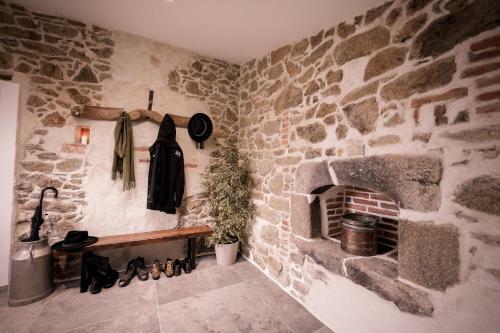 Proche Puydufou - Gite Maison La Rouli�re