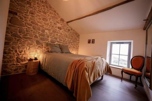 Proche Puydufou - Gite Maison La Rouli�re
