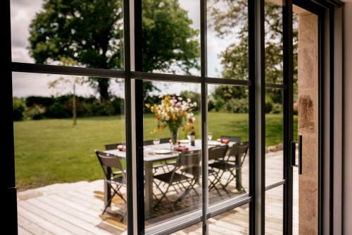 Proche Puydufou - Gite Maison La Rouli�re