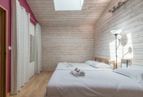 Jolie Maison Avec Piscine Int�rieure Et Sauna