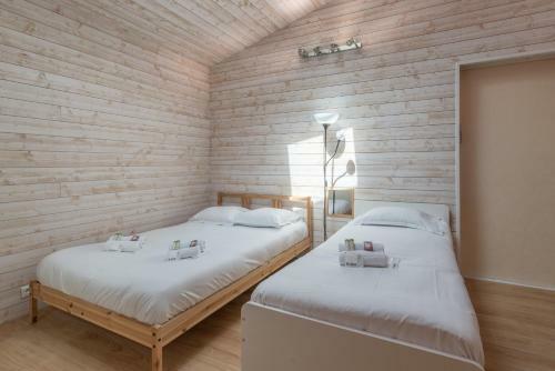 Jolie Maison Avec Piscine Int�rieure Et Sauna