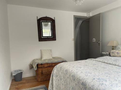 Charming 4-bed Cottage In Saint-just-le-martel