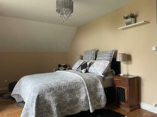 Charming 4-bed Cottage In Saint-just-le-martel
