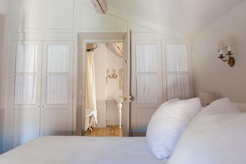 Hostal La Maison Du Village