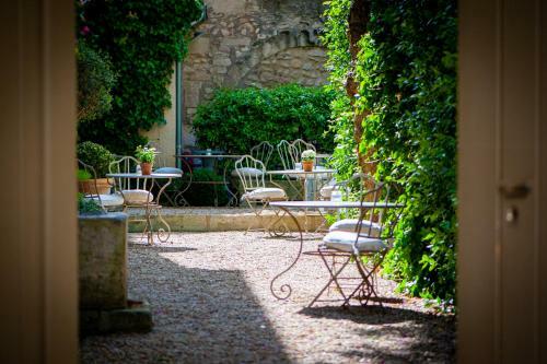 Hostal La Maison Du Village