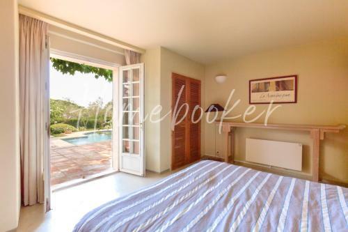 Villa Capilla, Sea View